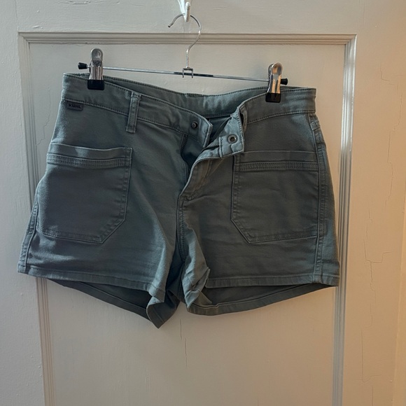 Kuhl Pants - Kuhl Women's Cargo Shorts in Olive